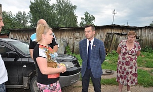 Депутат Алексей Ионов встретился с жителями поселка Обидимо по вопросам реализации программы капремонта 